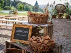 Cette photo Chateau et Ceremonie Laique (10).jpg, a été réduite de 97.15 % le Samedi 22 Novembre 2025 à 08:11 par Emjysoft Photo Réducteur v6.0 à télécharger sur https://www.emjysoft.com/